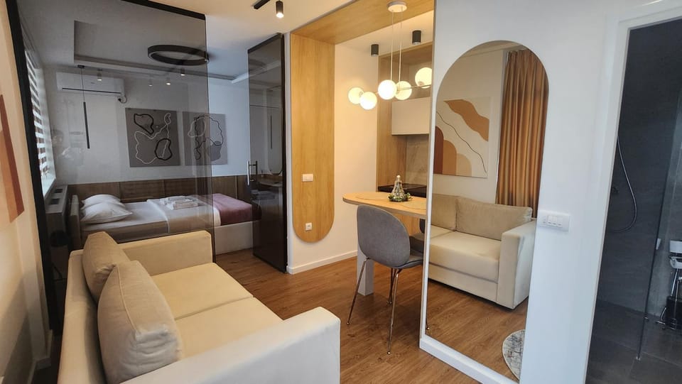 Bed, TV and multimedia, Living room, Photo of the whole room, Seating area, Bedroom, wardrobe, air conditioner