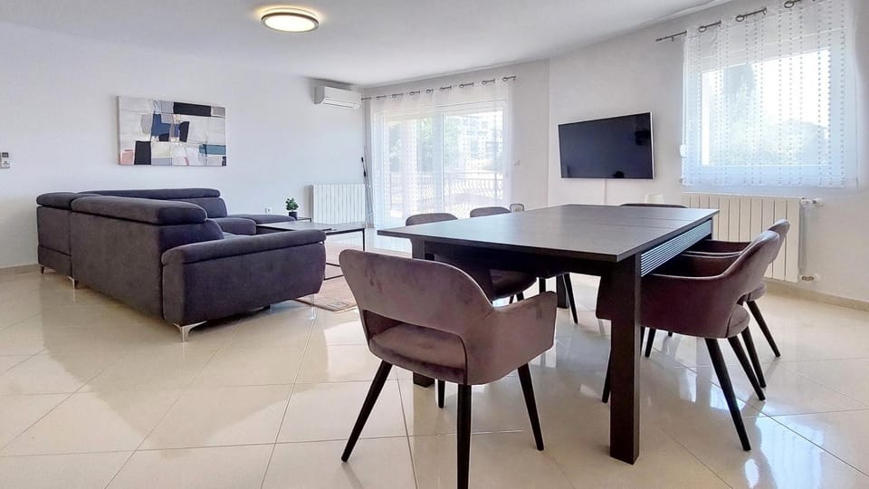 TV and multimedia, Living room, Dining area