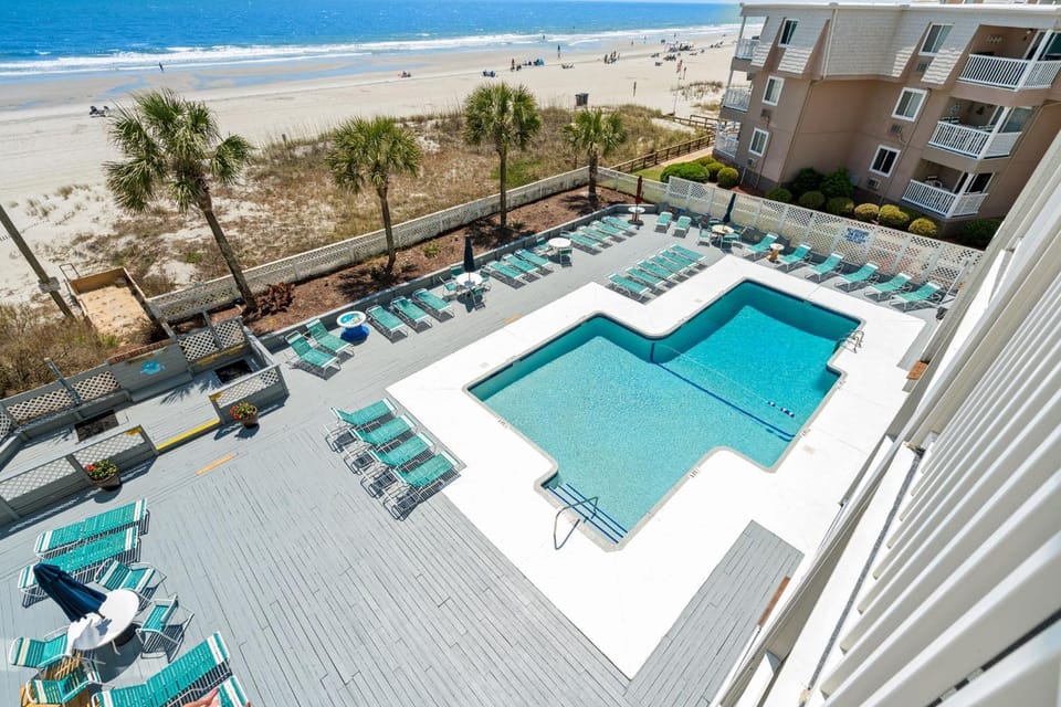 Pelican's Watch Cozy Oceanfront Unit 304 House in South Carolina