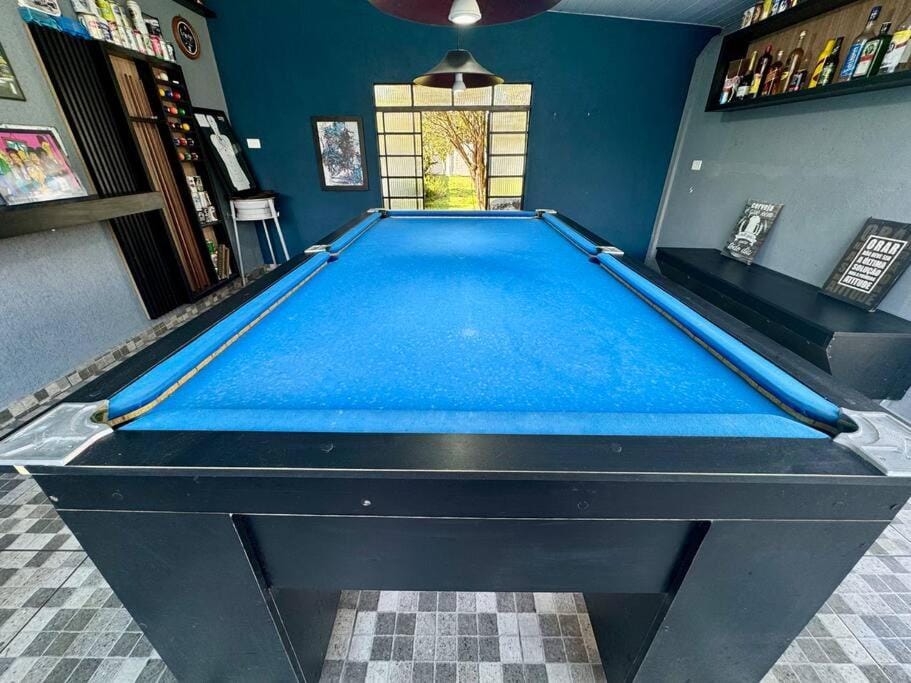 Billiard, Game Room