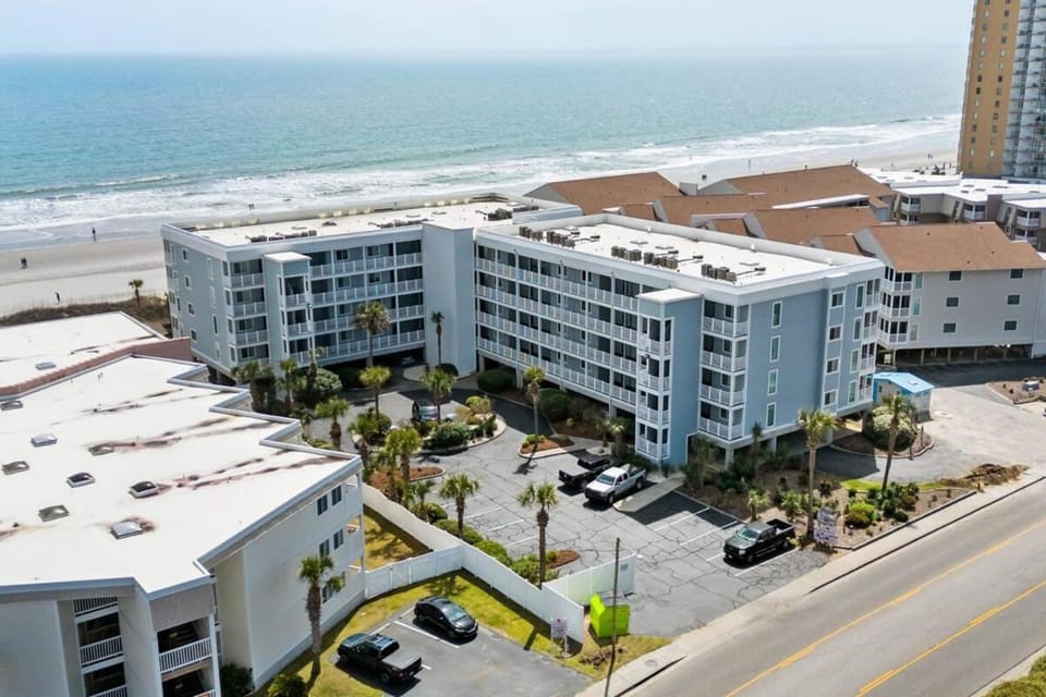Pelican's Landing Breezy Oceanfront Unit 401 House in South Carolina
