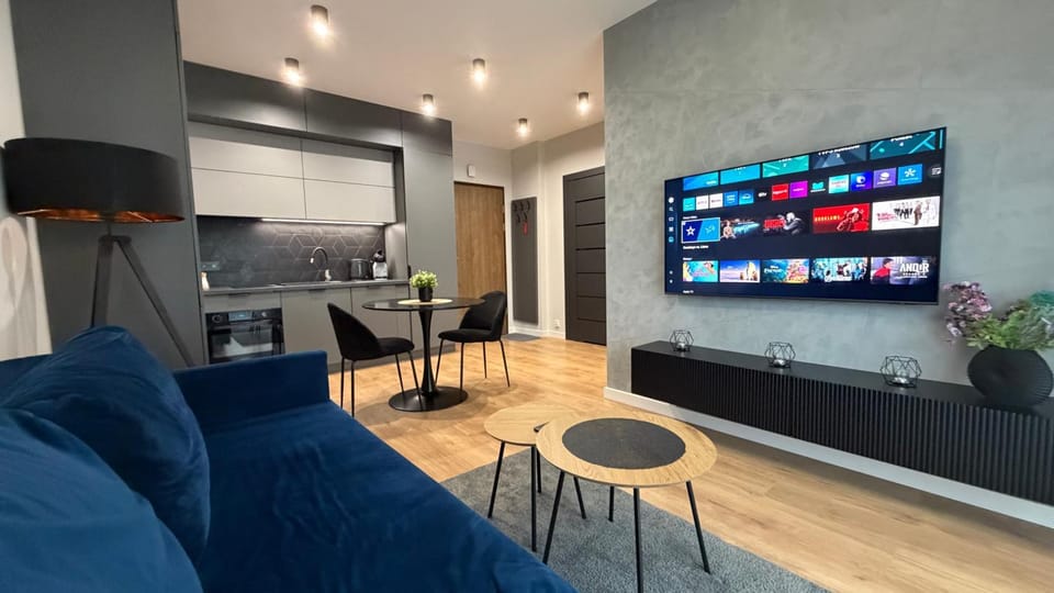 Kitchen or kitchenette, Living room, Seating area, Evening entertainment, microwave, oven
