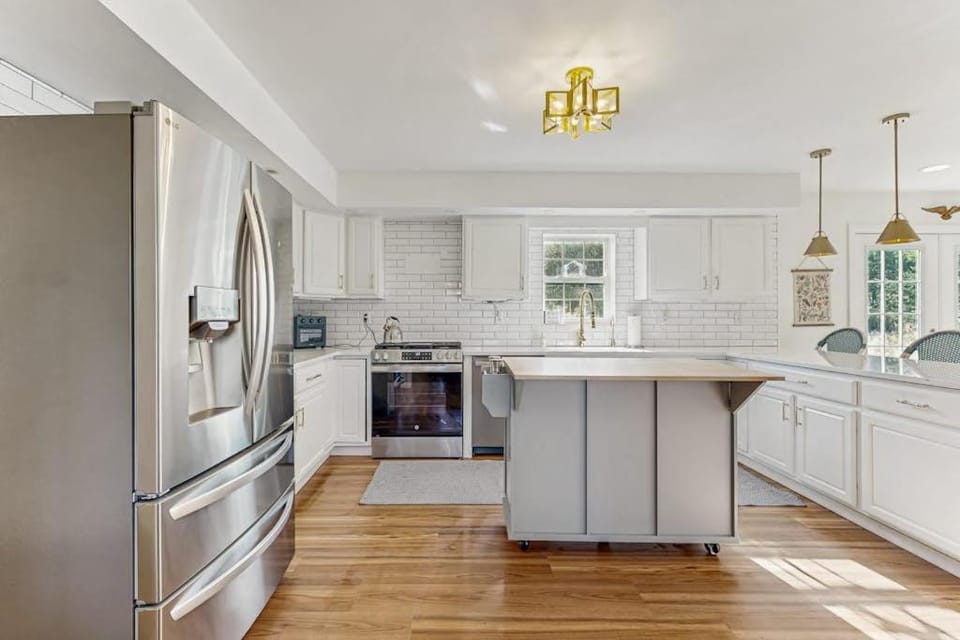 Kitchen or kitchenette, dishwasher, oven, stove, kitchen