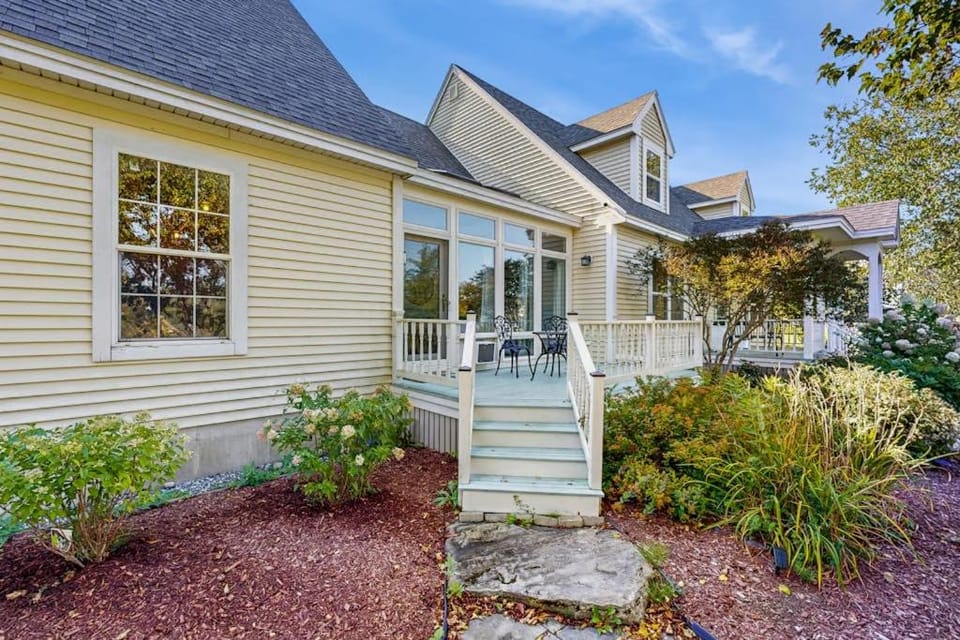 Property building, Day, Garden, Garden view