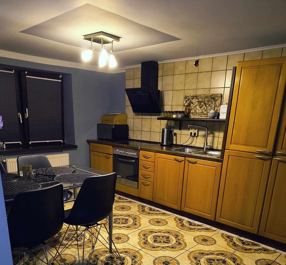 Kitchen or kitchenette, Dining area, oven, pet friendly, stove