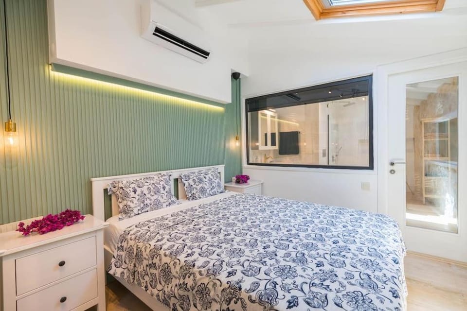 Bedroom, air conditioner