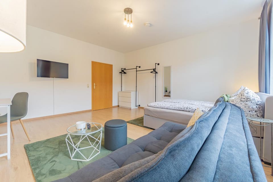 Bed, TV and multimedia, Living room, Photo of the whole room, Seating area, Bedroom
