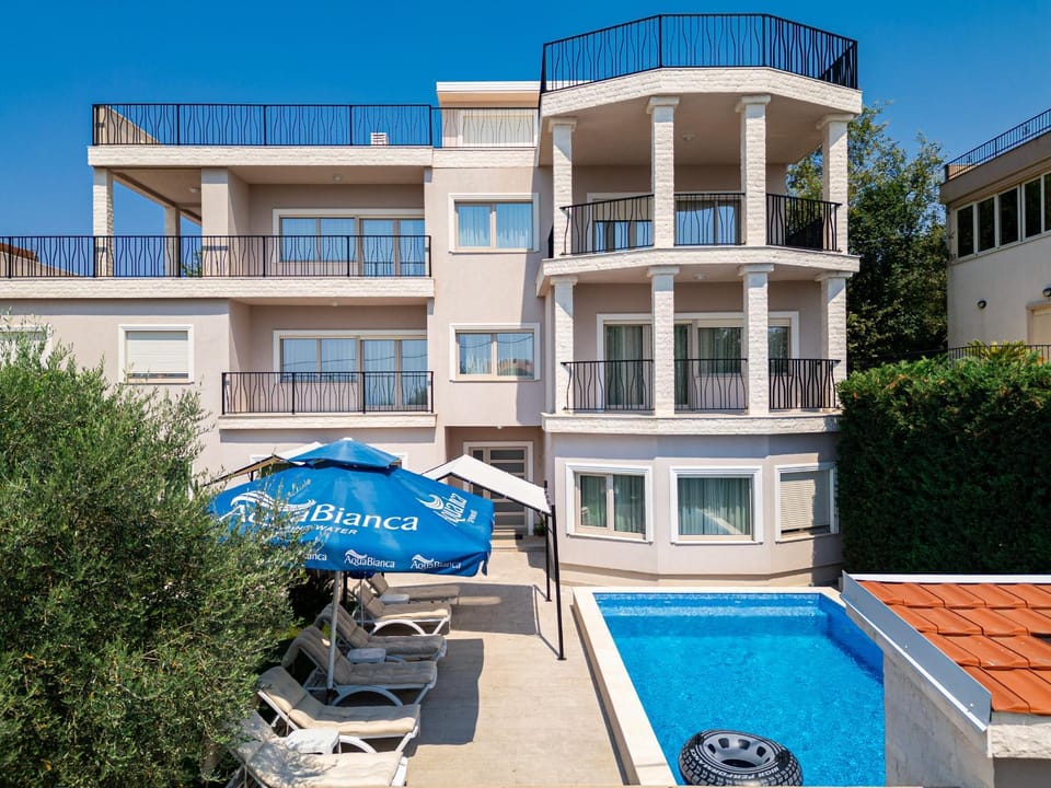 Property building, Swimming pool