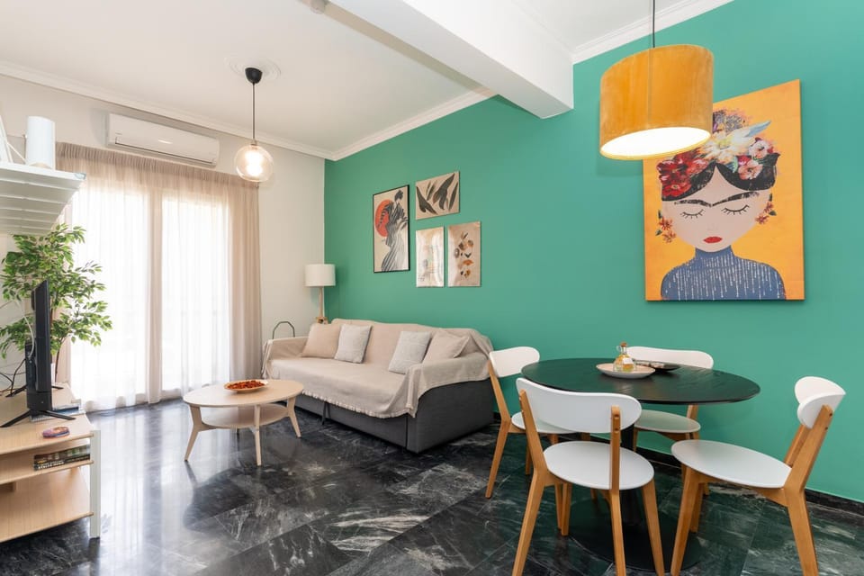 TV and multimedia, Living room, Seating area, Dining area, air conditioner