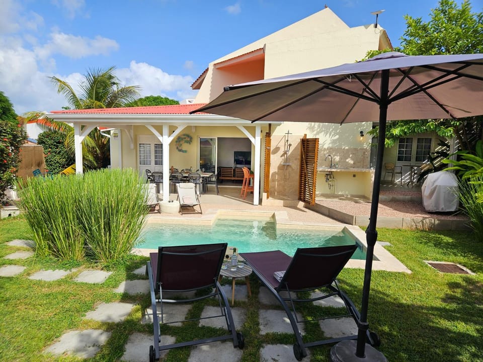 Shower, Patio, BBQ facilities, Garden, Pool view, Swimming pool, Swimming pool, sunbed