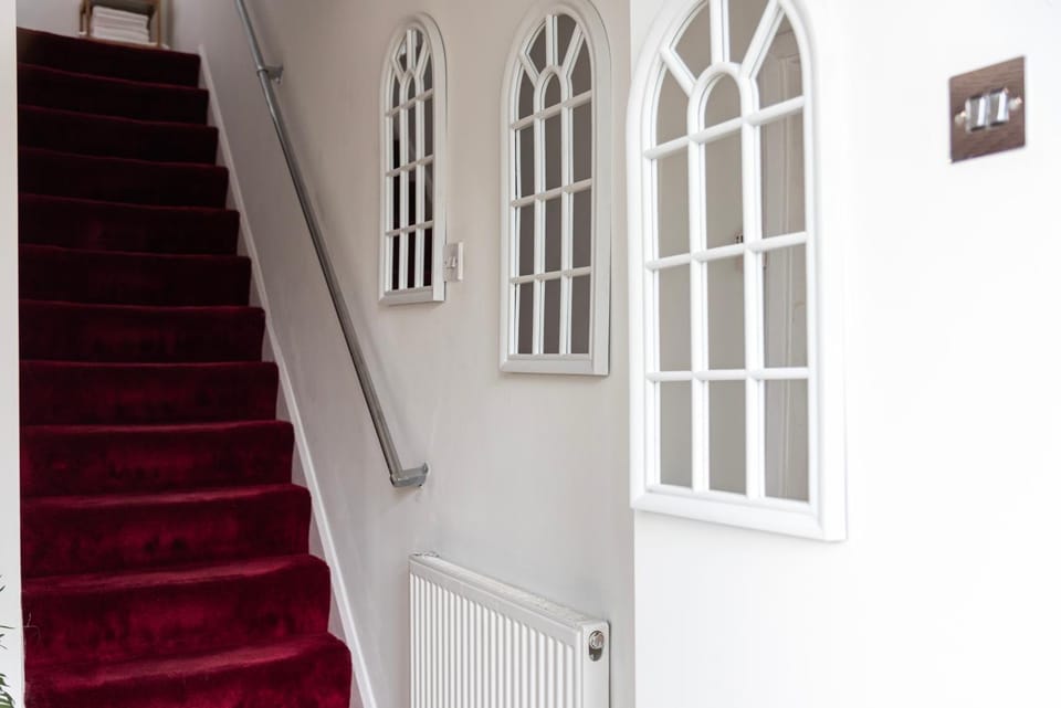 Cosy Inn near Luton Station, Mall and Luton Airport 10 Min House in Luton