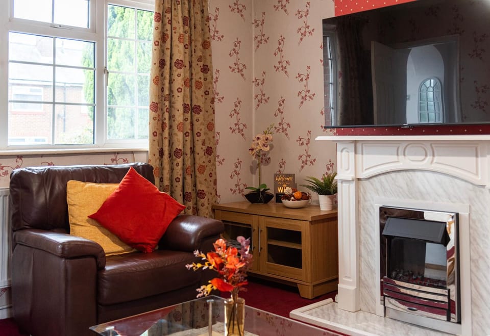 Communal lounge/ TV room, TV and multimedia, Living room, Seating area