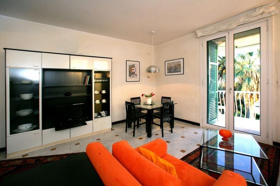 Living room, Photo of the whole room, Sunrise