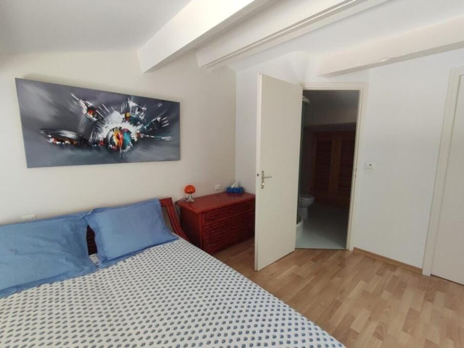 Chambre avec clim piscine proche centre ville d'Uzès Apartment in Provence-Alpes-Côte d'Azur