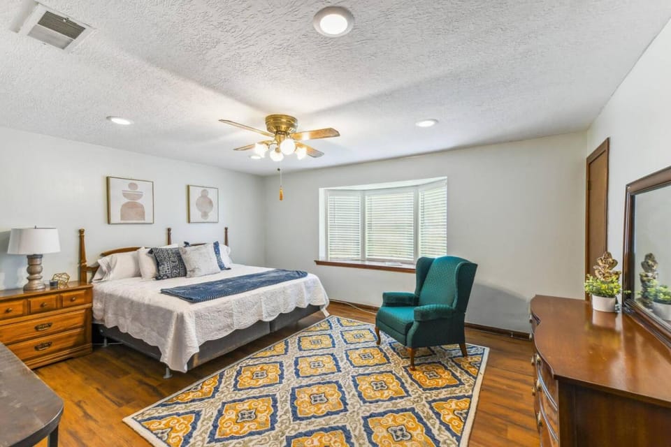 Bed, Photo of the whole room, Bedroom, hair dresser