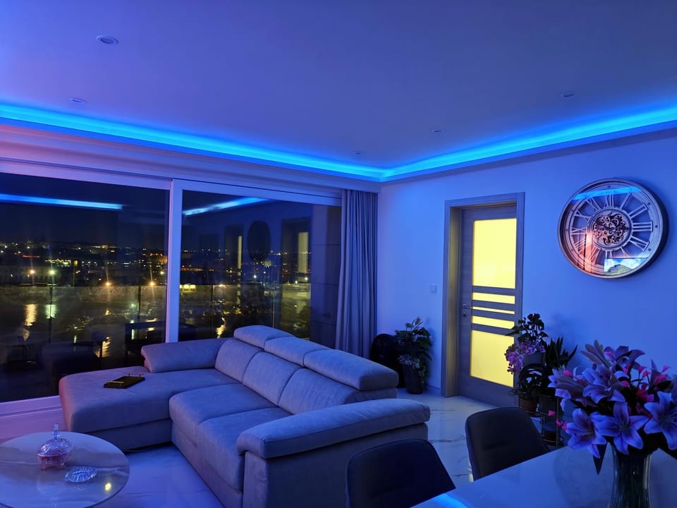 Night, View (from property/room), Balcony/Terrace, Living room, Seating area