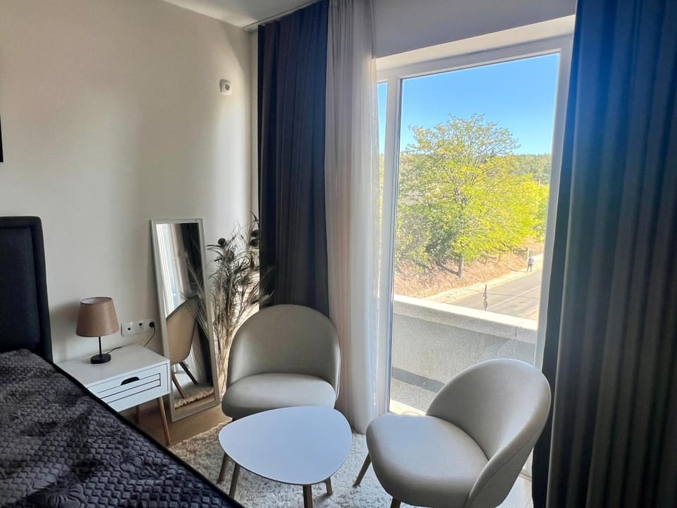 Property building, Bed, View (from property/room), View (from property/room), Seating area, Bedroom, internet, internet