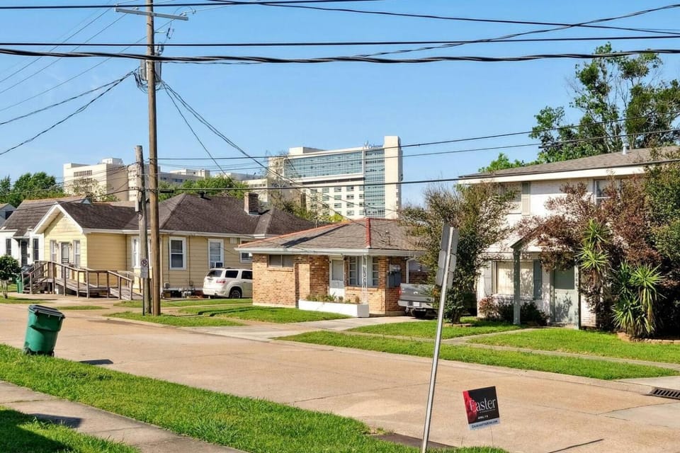 Property building, Day, Neighbourhood, Street view, Location