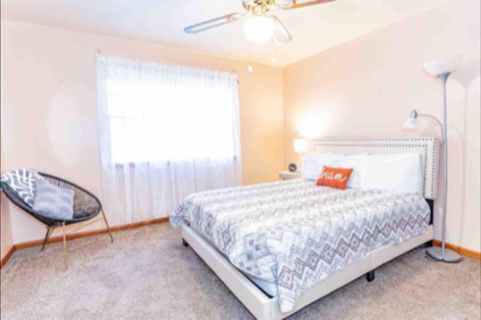 Bed, Photo of the whole room, Bedroom