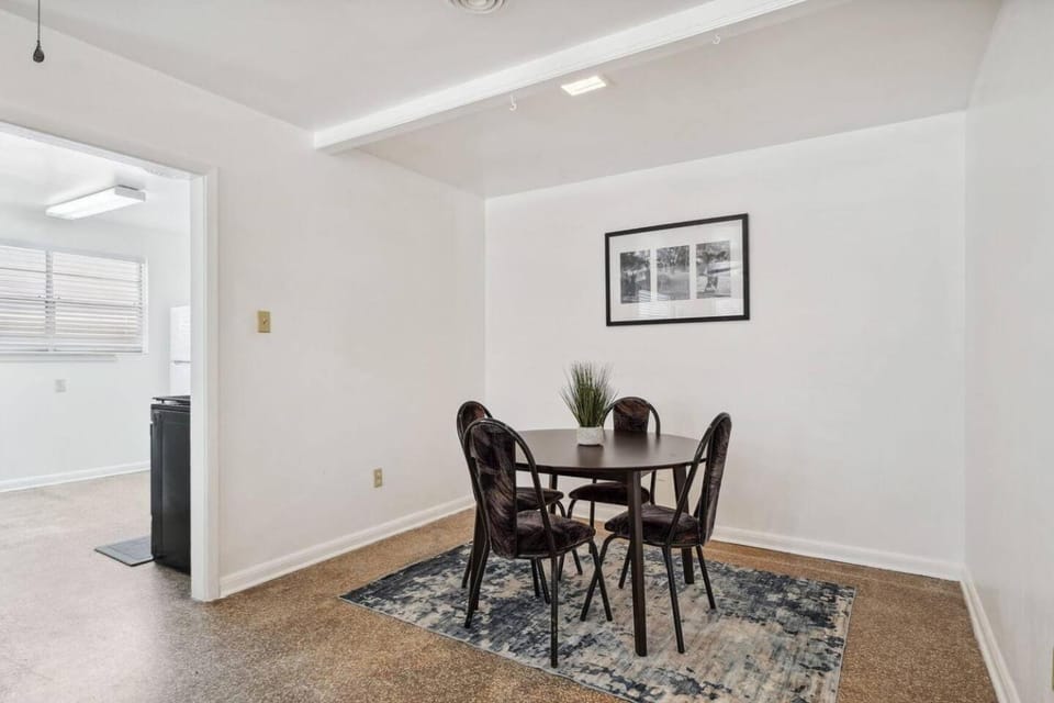 Seating area, Dining area