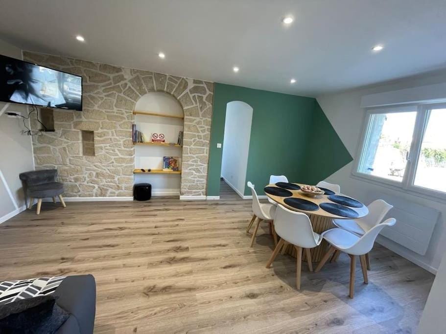 TV and multimedia, Living room, Dining area