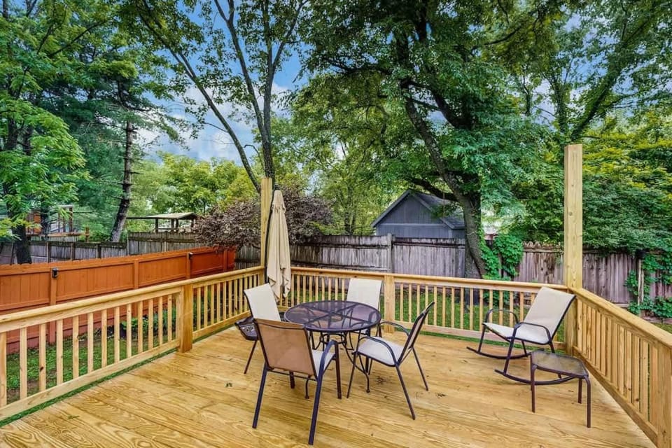 Rustic Retreat House in Franklin