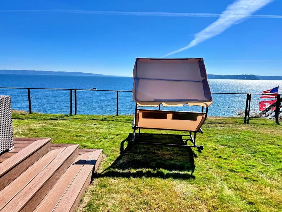 Evening entertainment, Sea view, sunbed
