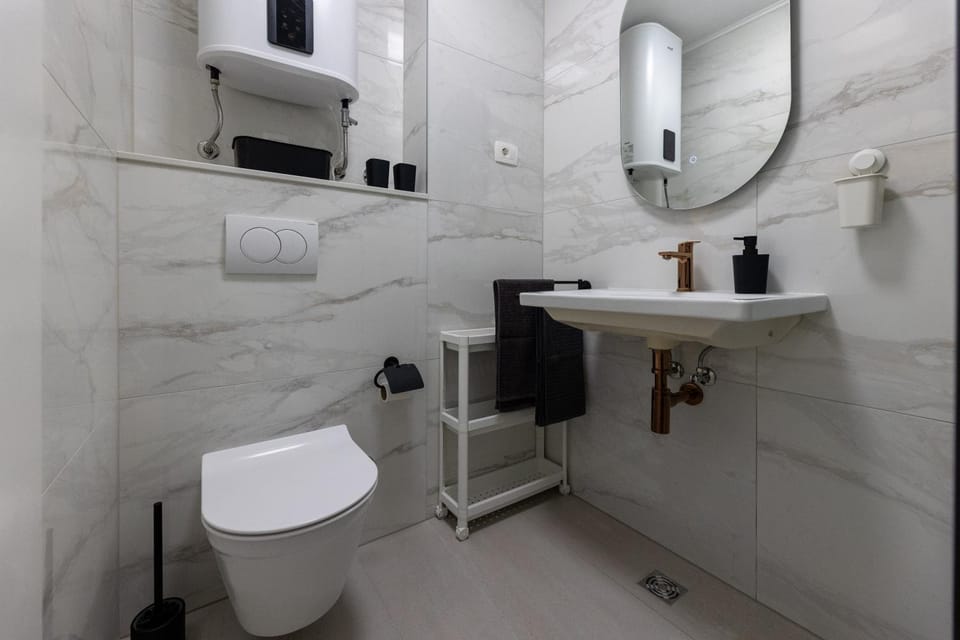 Shower, Toilet, Bathroom, towels