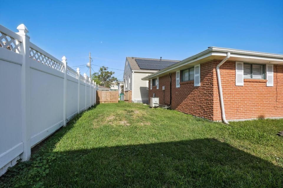 Property building, Spring, Day, Natural landscape, Garden, Garden view
