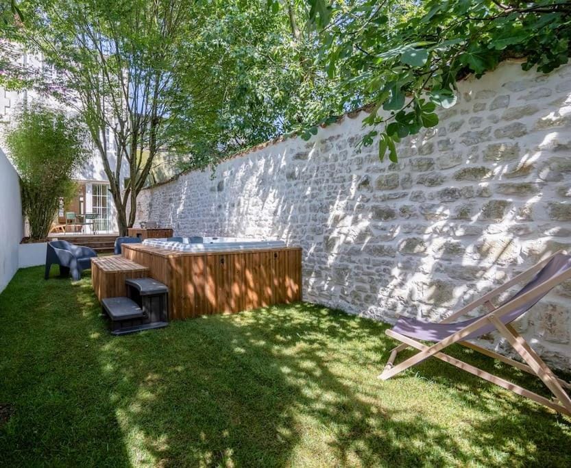 Villa Spa Arborée Hyper Centre Villa in La Rochelle
