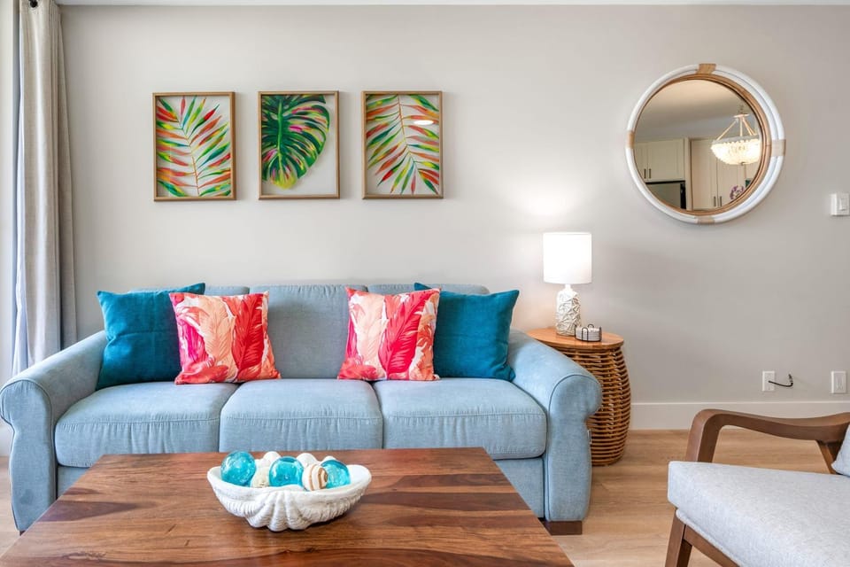 Hip Hawaiian Oceanfront Vistas Apartment in Kihei
