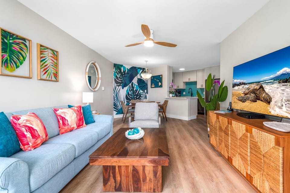 Hip Hawaiian Oceanfront Vistas Apartment in Kihei