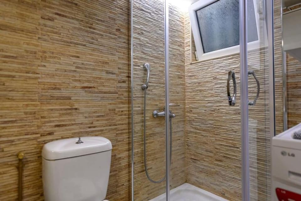 Voguish Design 2 bedroom Den Apartment in Kallithea