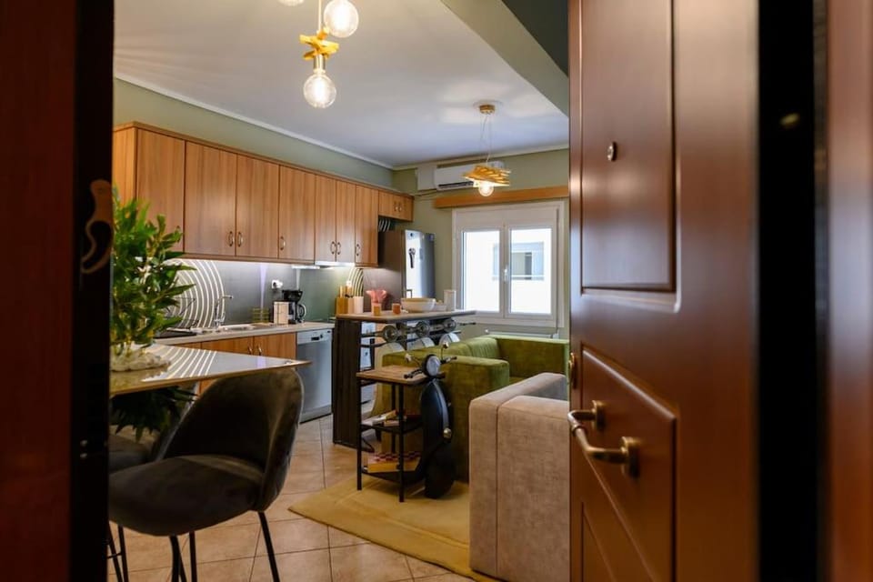 Voguish Design 2 bedroom Den Apartment in Kallithea
