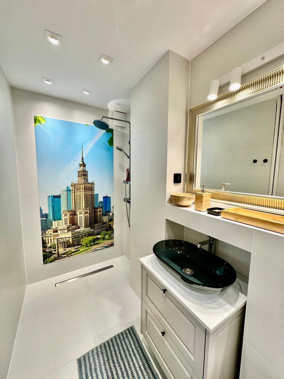 SILVER AirCondition WiFi 1Gbs 85'TV Netflix Apartment in Warsaw