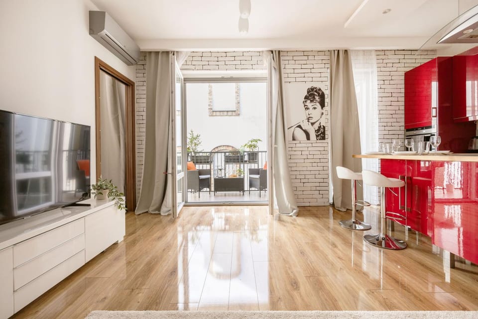 Kitchen or kitchenette, Living room, minibar