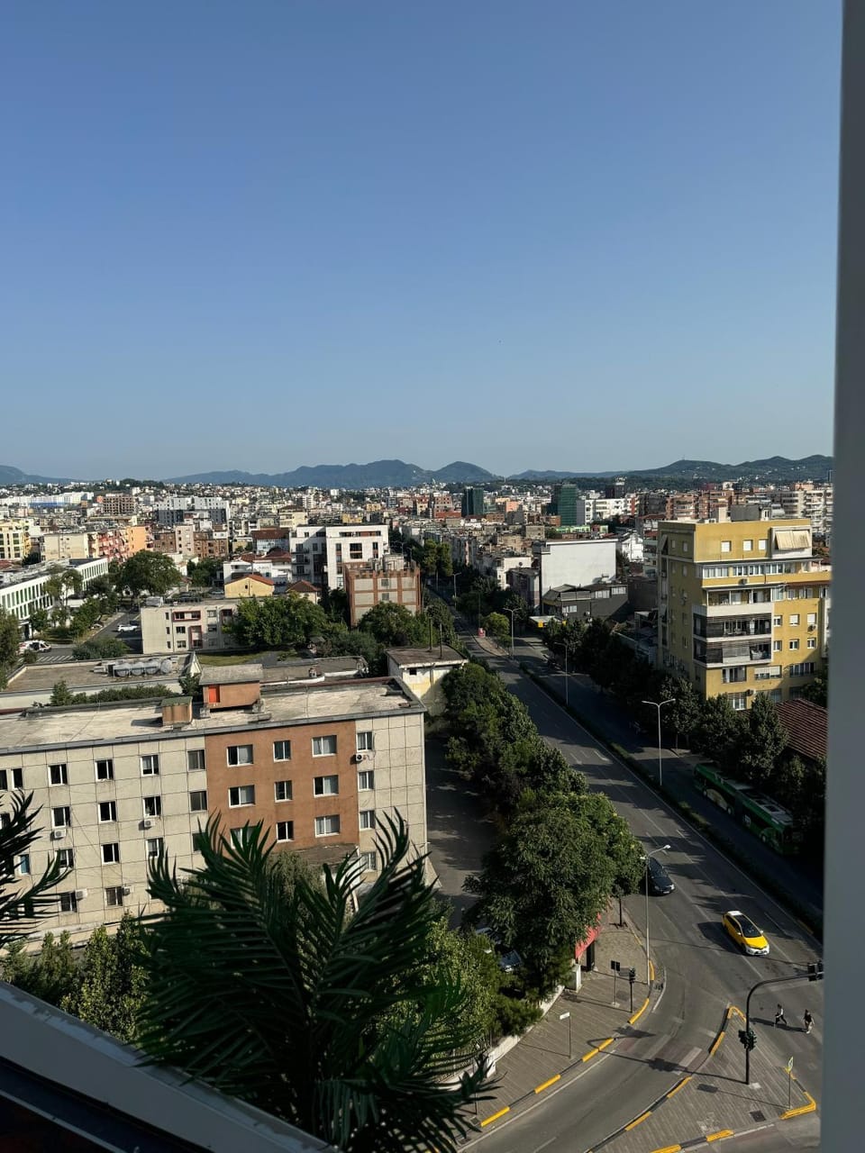 Day, Neighbourhood, Natural landscape, Bird's eye view, City view, Mountain view, Street view