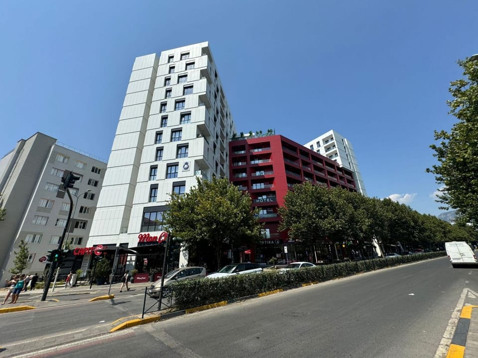 Property building, Day, Neighbourhood, Street view, Location