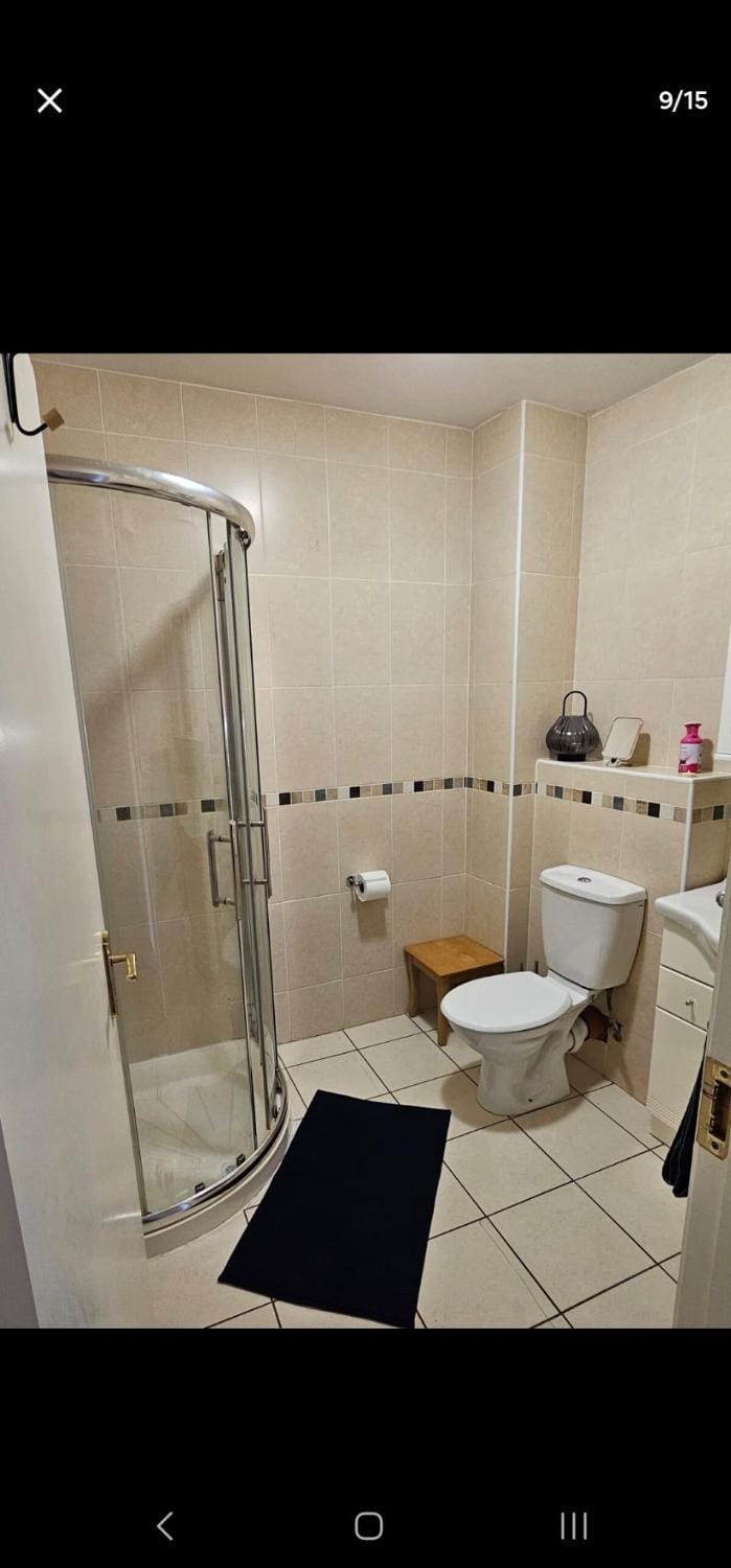 Shower, Toilet, Bathroom, towels