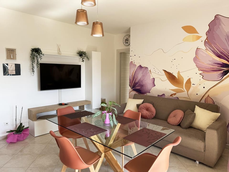 Communal lounge/ TV room, TV and multimedia, Living room, Seating area, Dining area, Evening entertainment
