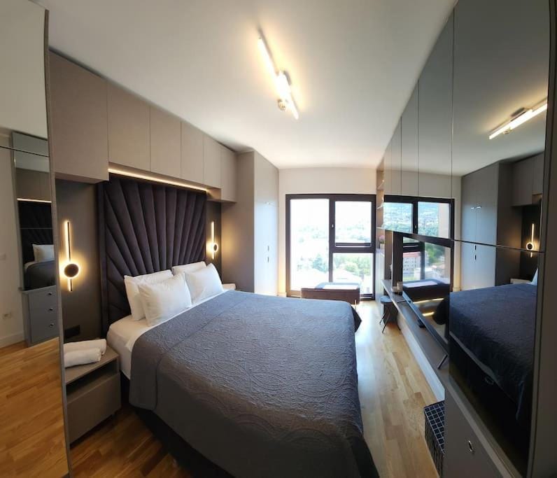 Bed, TV and multimedia, Photo of the whole room, Evening entertainment, Bedroom