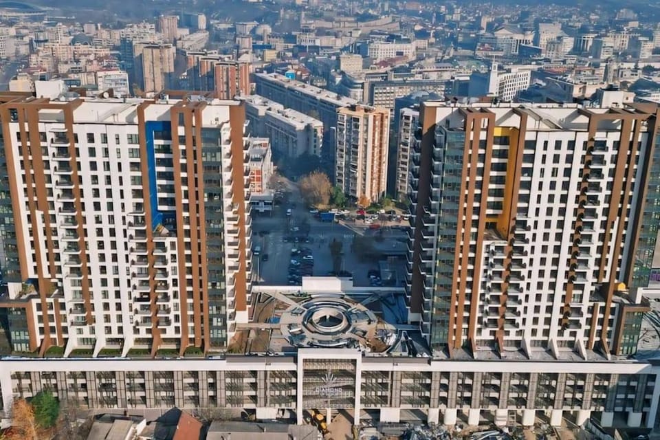 Property building, Day, Neighbourhood, Bird's eye view, Location