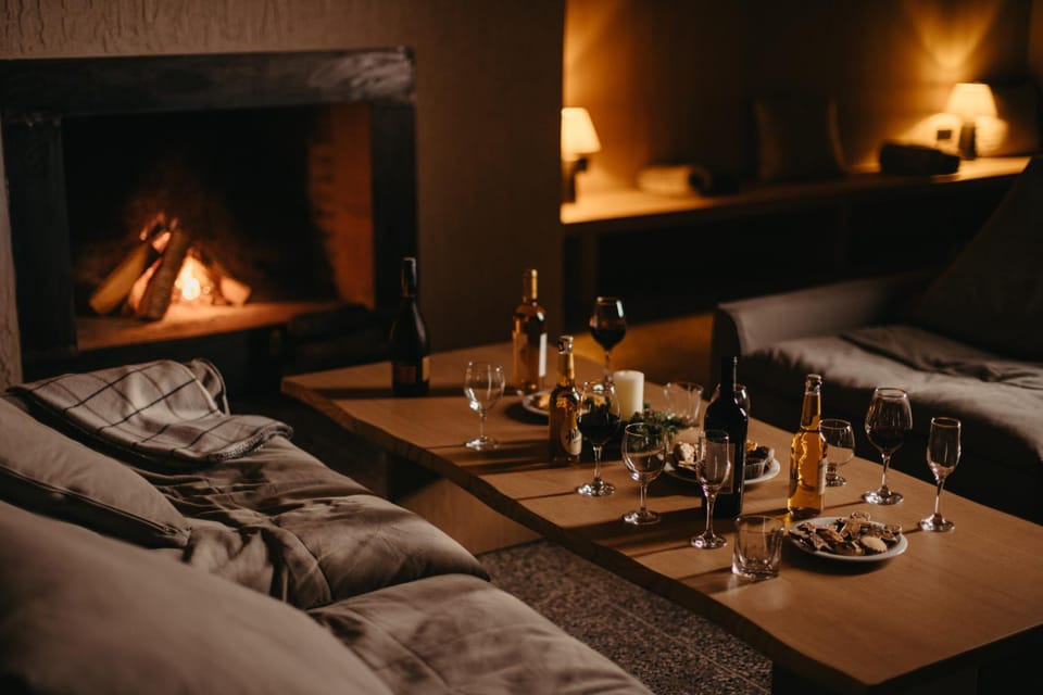 Living room, Food and drinks, Seating area, Food, Drinks, Alcoholic drinks, flat iron