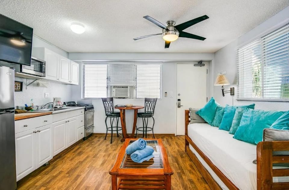 Cool Cabana at Waikiki 1-Bedroom Apartment in Honolulu