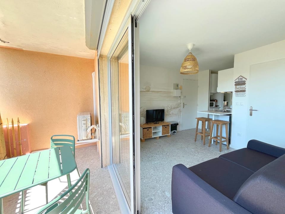Studio refait en 2024 avec terrasse, climatisation et parking, à 50m de la plage - FR-1-338-588 Apartment in Occitanie