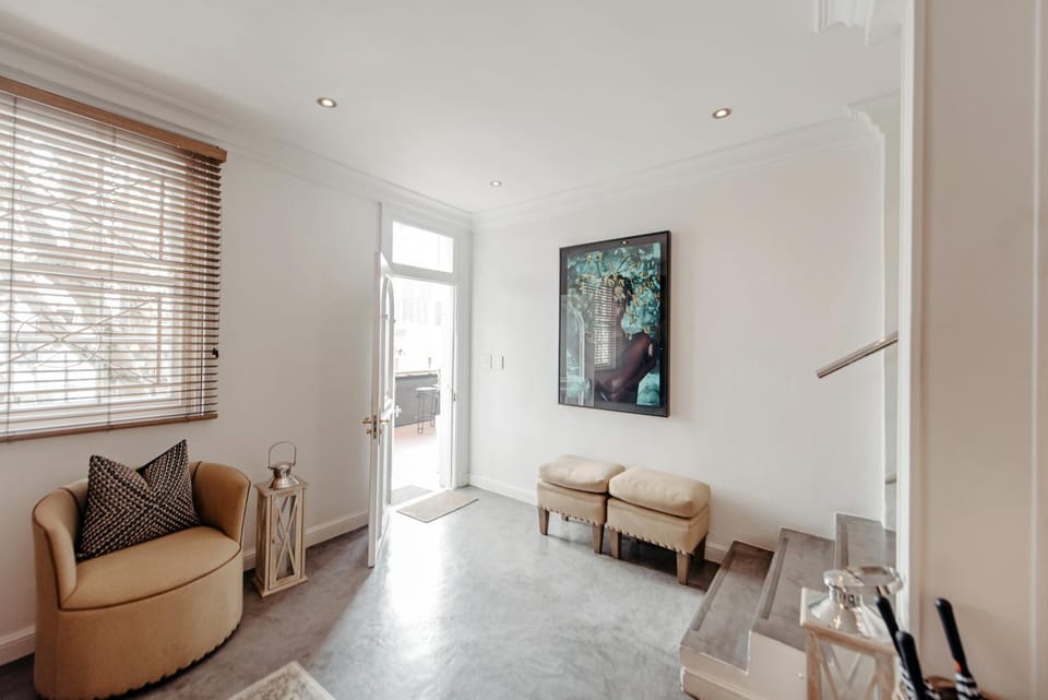 Property building, Facade/entrance, Lobby or reception