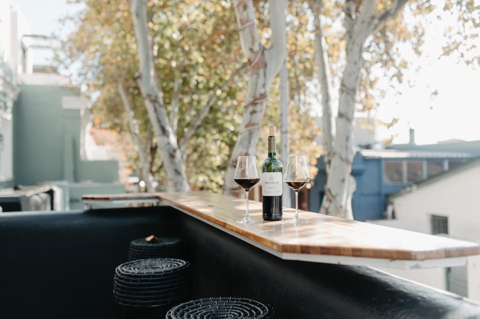 Property building, Patio, Location