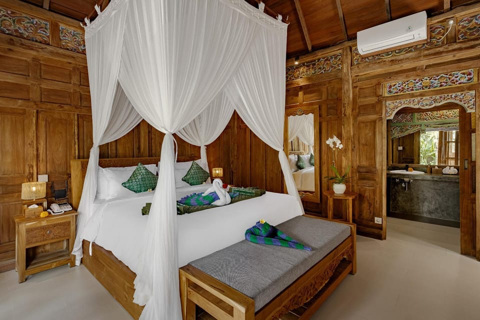 Bed, Photo of the whole room, Bedroom, towels, air conditioner