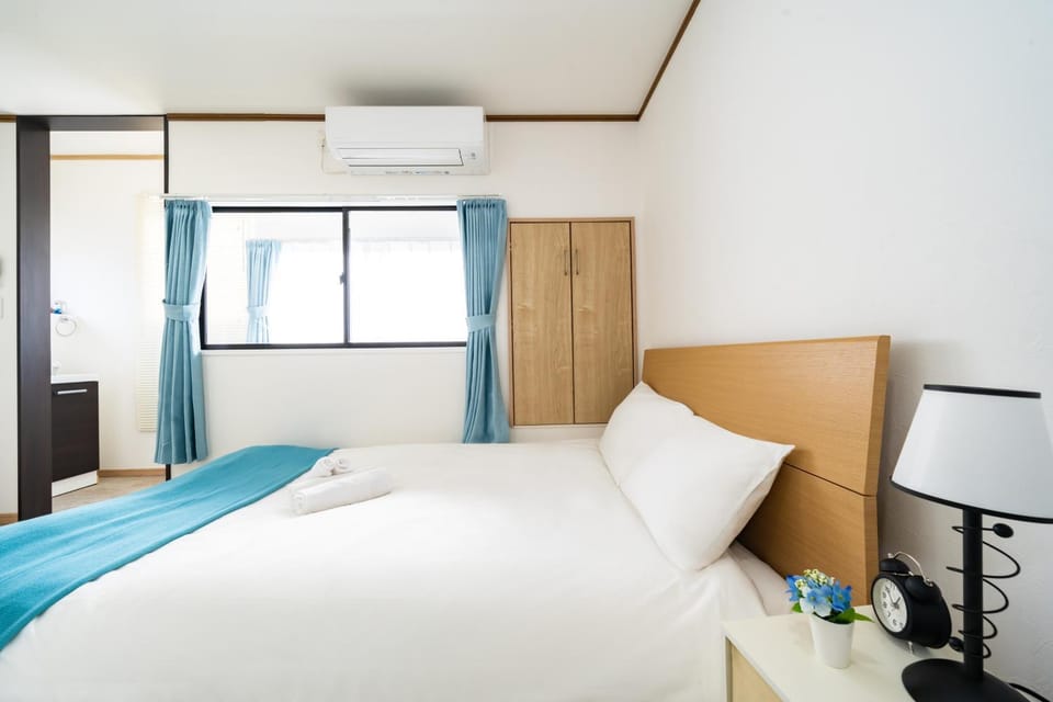 Bed, Bedroom, air conditioner