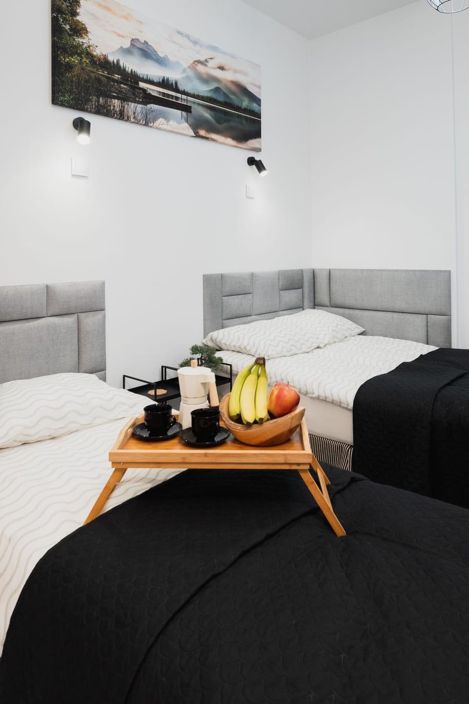 TV and multimedia, Seating area, Bedroom